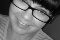 liz-glasses-5557cb8c2fbd6b2b6fe46fc2ac323c1f7cdb87aa